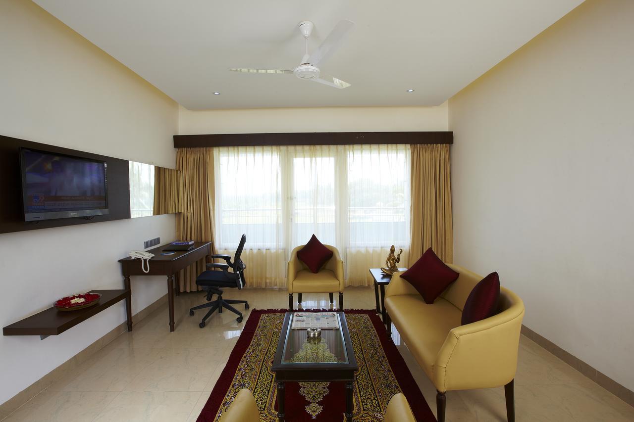 Rns Golf Resort & Nature Cure Centre Māvalli 外观 照片